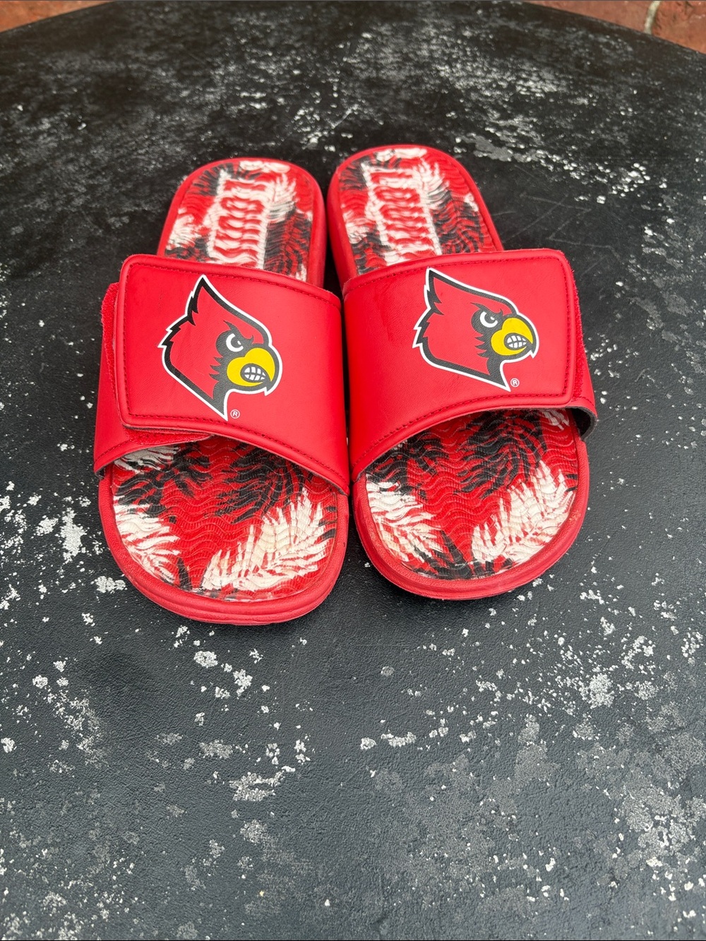 Men’s University of Louisville Cardinal Red Slide Sandals. Size 9-10